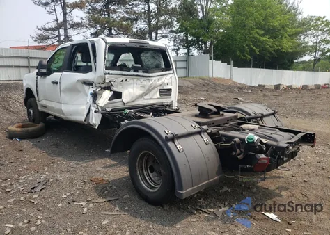 2023 Ford F350 Super Duty z USA, uszkodzony, nr VIN 1FD8W3HT5PEC68343